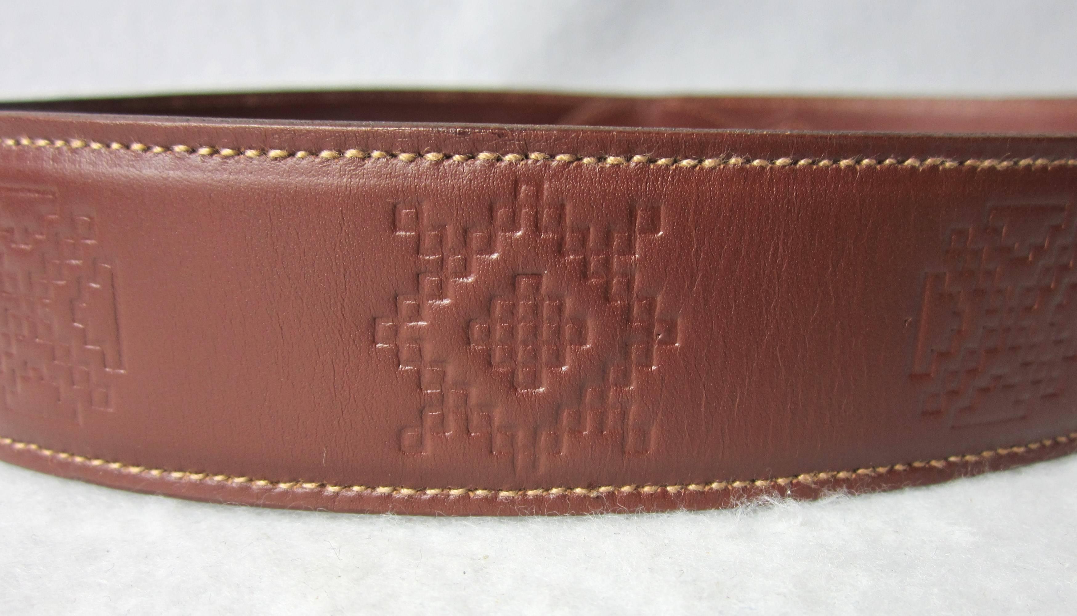 Brown leather Gucci Belt
Does not appear to ever been worn
size labeled 85-34
Can be worn by a woman or man
Measuring 
38