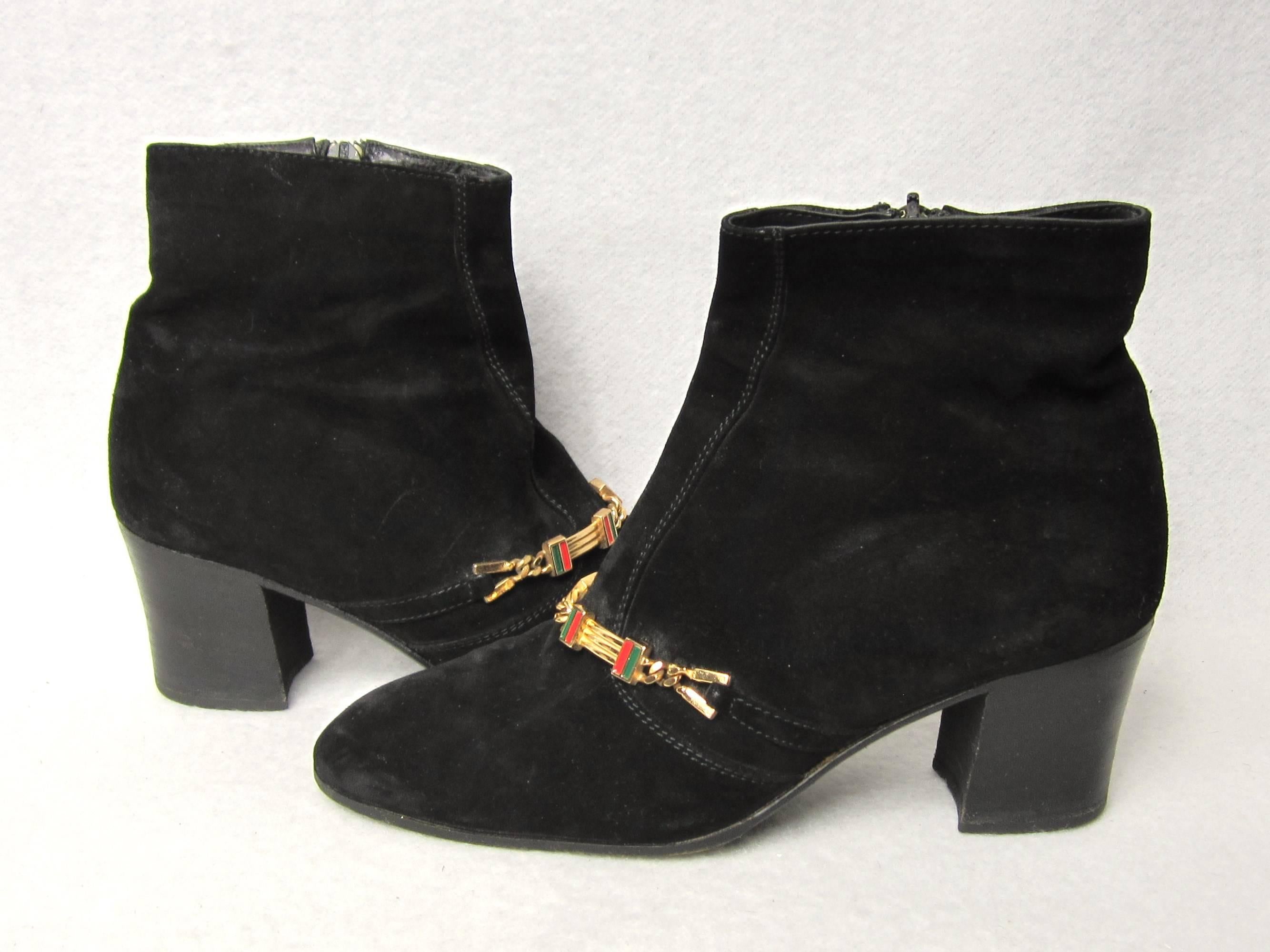 These are fantastic Black suede Gucci Boots 
Box with boots
A bit of wear on the box
The front soles has some wear, heels in wonderful shape 
They are a size 37
Any questions please call, email or hit request more information 