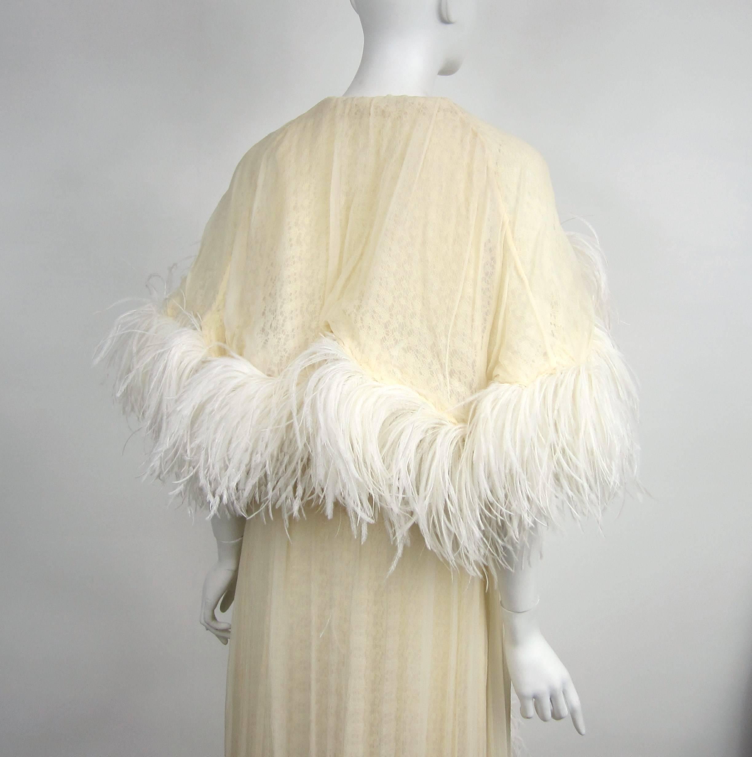 Vintage 1940s Feathered Hollywood Glam Robe with hood  In Excellent Condition In Wallkill, NY