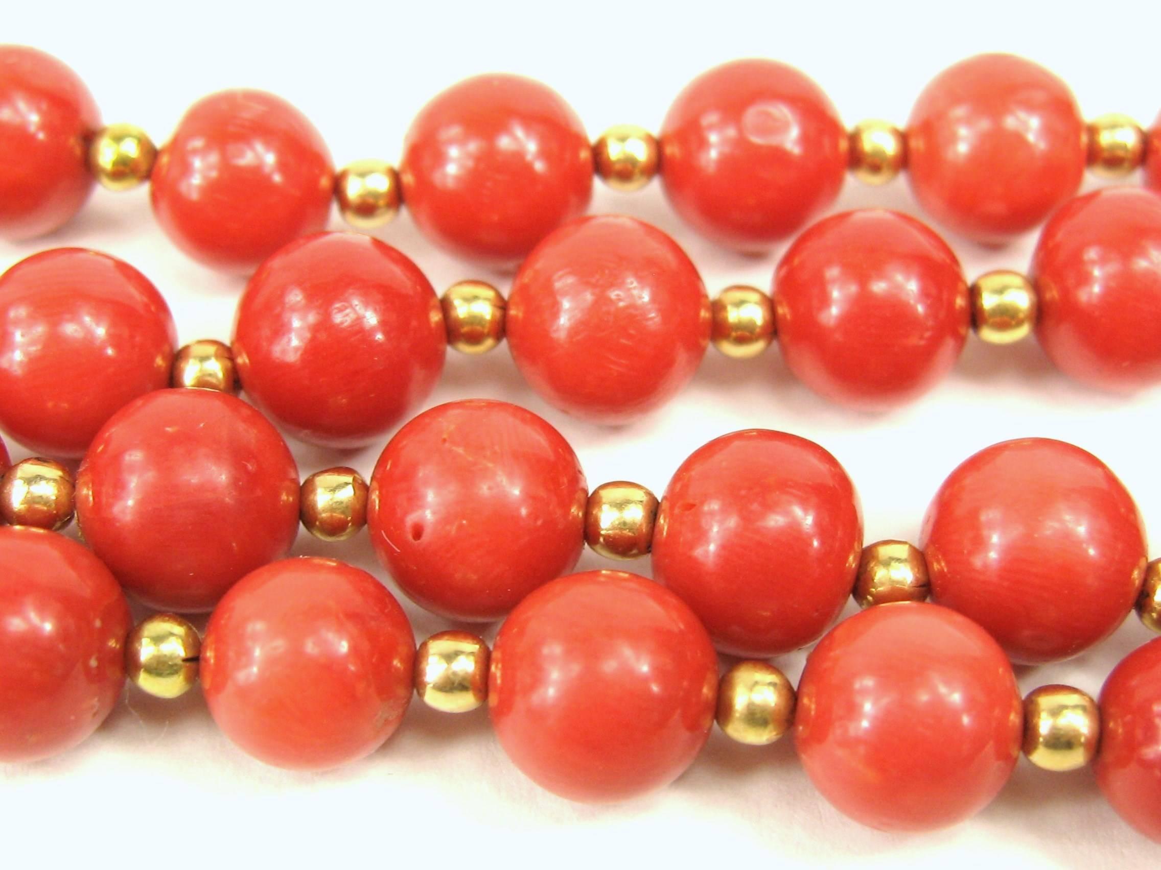 1940's Stunning Red Coral Beaded Gold Necklace In Excellent Condition In Wallkill, NY