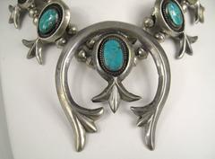 Collier en argent sterling avec turquoise Squash Blossom d'origine amérindienne Old Pawn