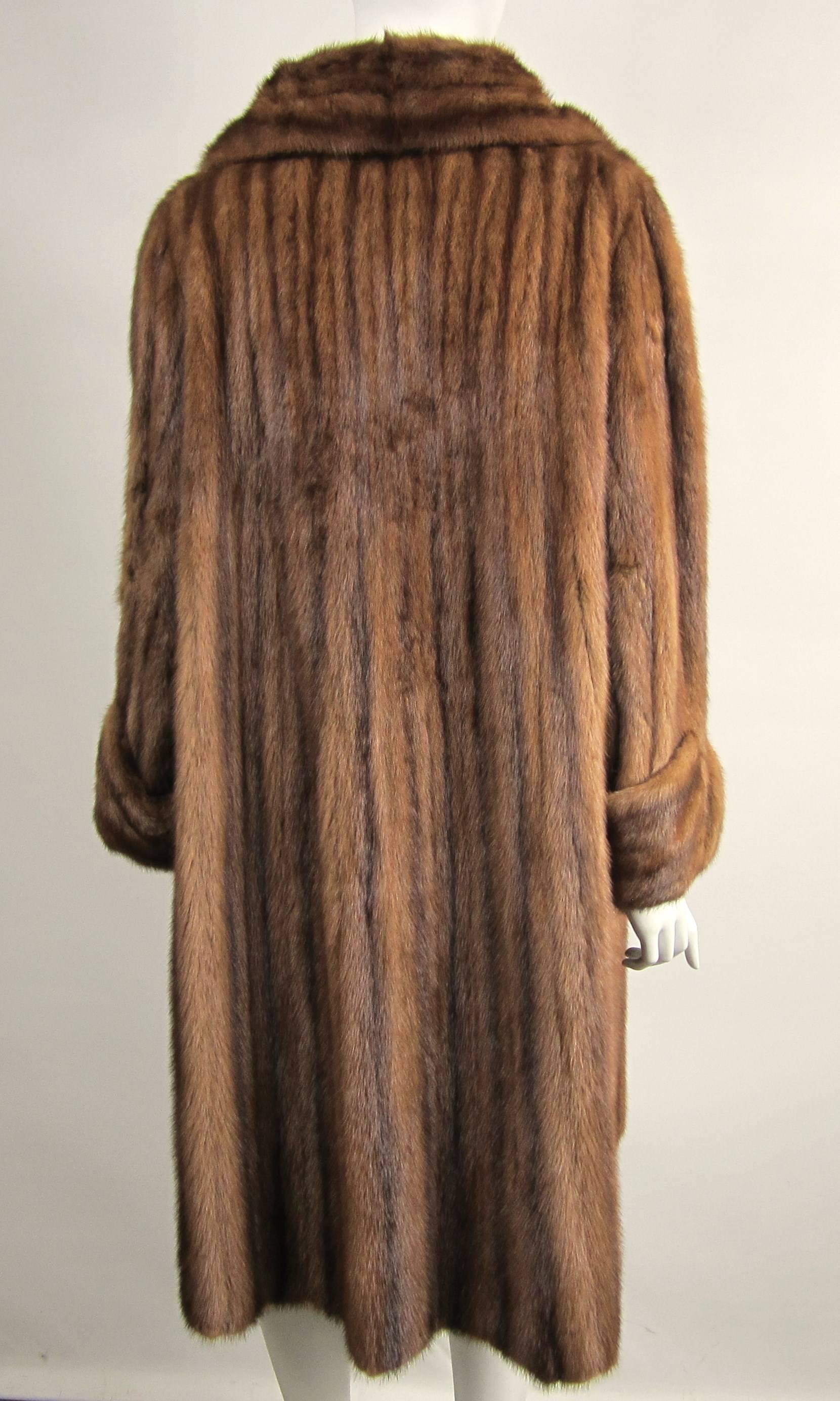 Luxurious Vintage Old Hollywood Swing Mink Fur Coat Wide Cuff In Excellent Condition In Wallkill, NY