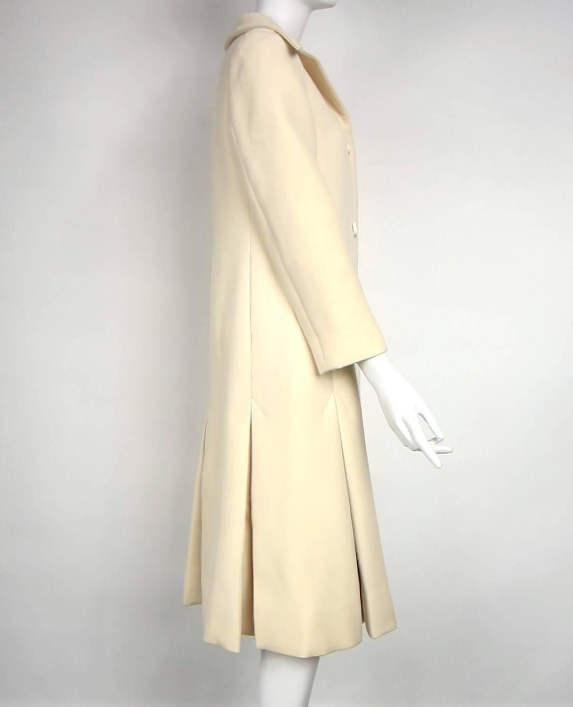 Vintage Galanos Inverted Pleated Cream Coat - Jacket  In Excellent Condition In Wallkill, NY