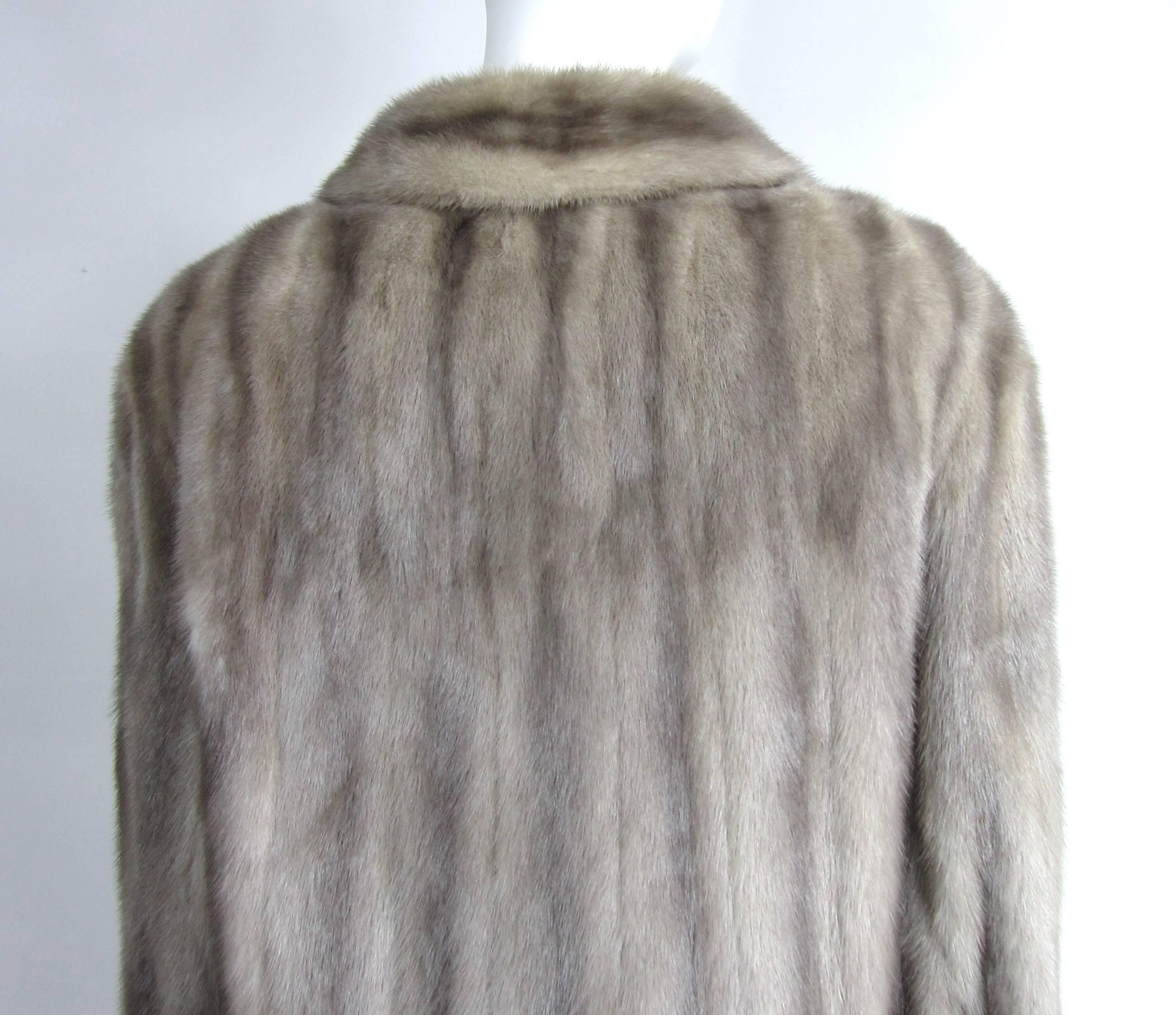 1960s  Vintage Silver Gray Grey Mink Fur Jacket Stroller Coat  In Excellent Condition In Wallkill, NY