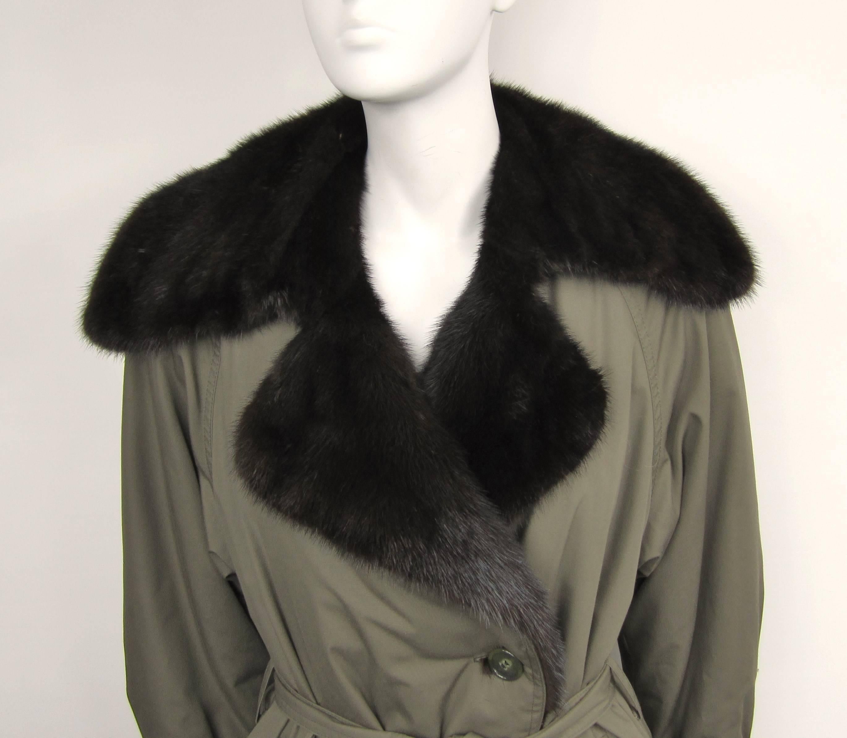 Stunning Winter Mink Iined Women's Trench Coat Medium Large  In Excellent Condition In Wallkill, NY