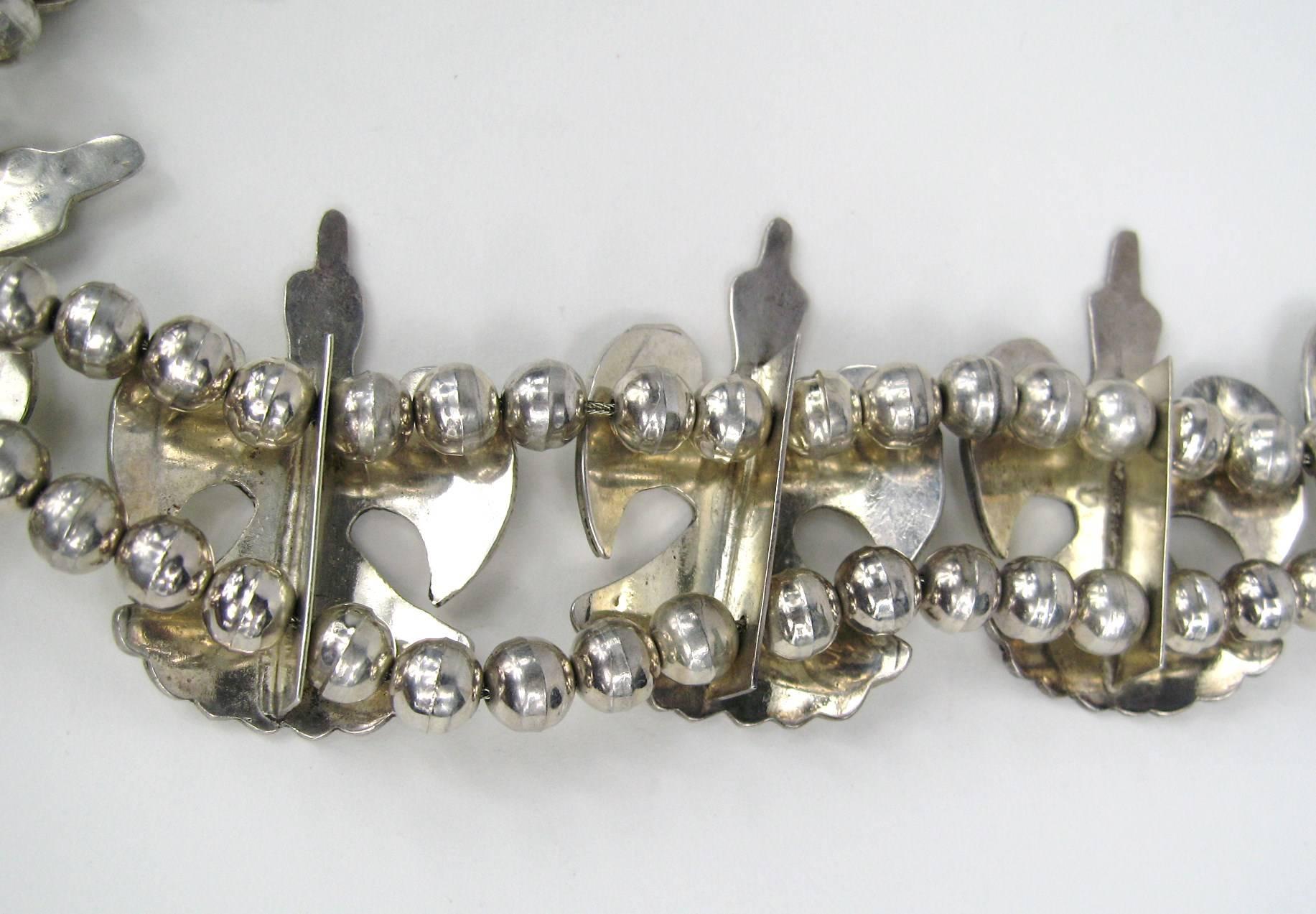 Collana in argento Sterling Peyote Bird Chip Inlay Squash Blossom Navajo Zuni in vendita 3