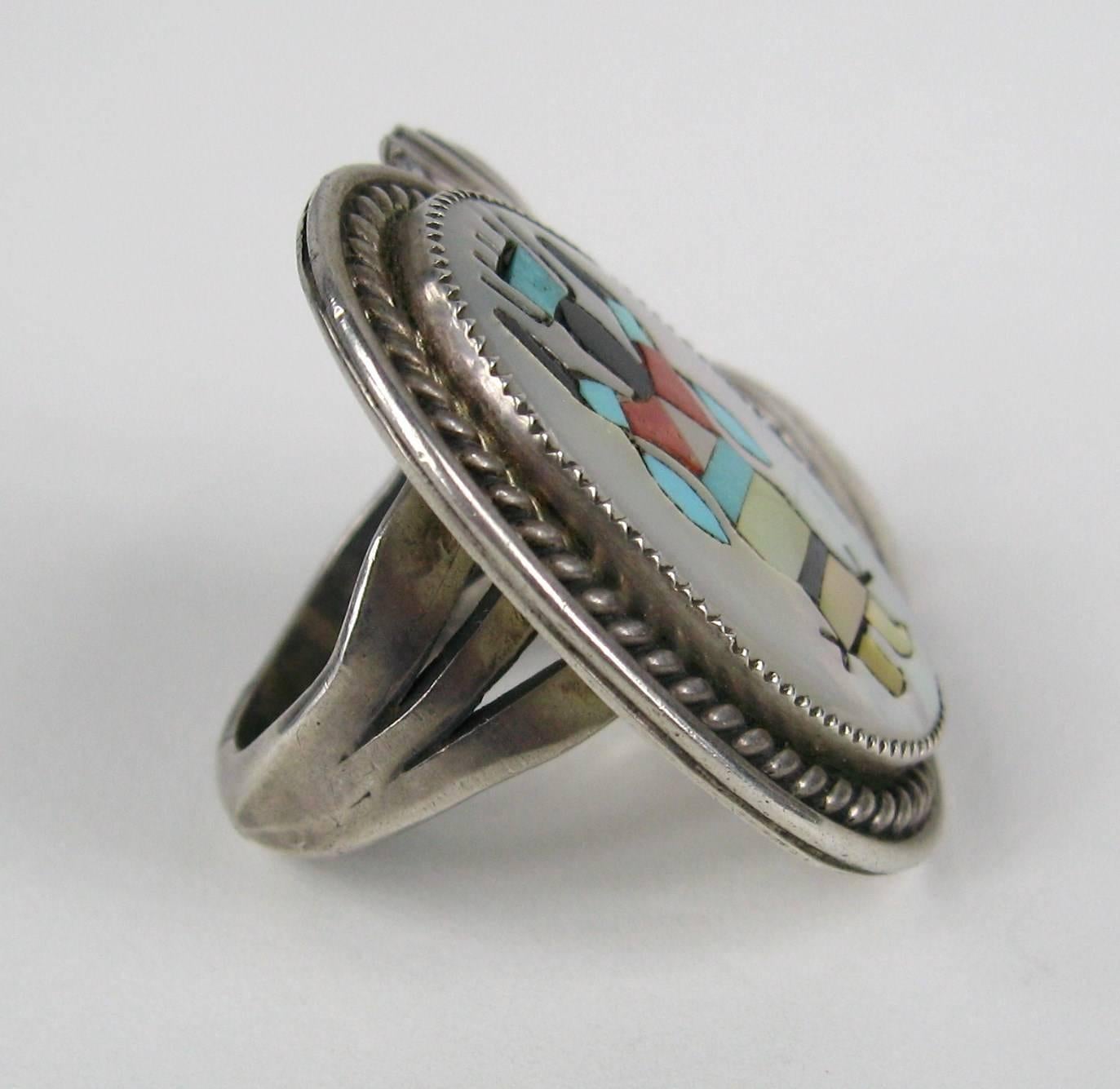 Navajo-Ring mit Intarsien aus Sterlingsilber, Gilbert Adeky, amerikanische Ureinwohner (Ungeschliffen) im Angebot