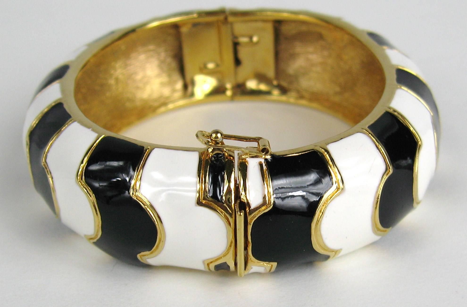Ciner Black & White Bangle Bracelet 1990s New, Never Worn  In New Condition In Wallkill, NY