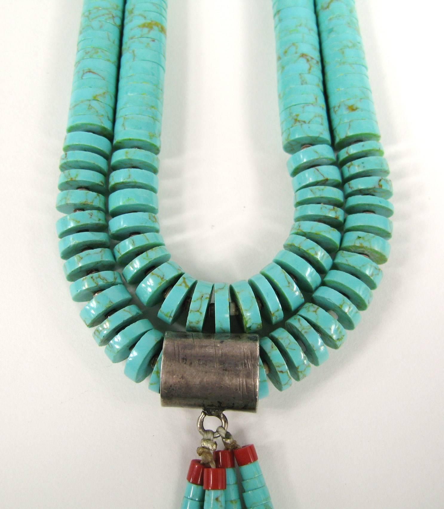 Türkis, Muschelschalen-Koralle-Halskette mit Jacla-Silber  Santo Domingo Pueblo Heishe (Indigene Kunst (Nord-/Südamerika)) im Angebot