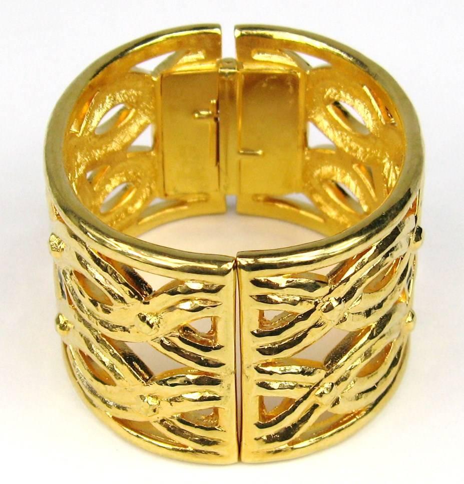 Braccialetto Fendi Clamper in tonalità oro anni '80 In condizioni Nuovo in vendita a Wallkill, NY