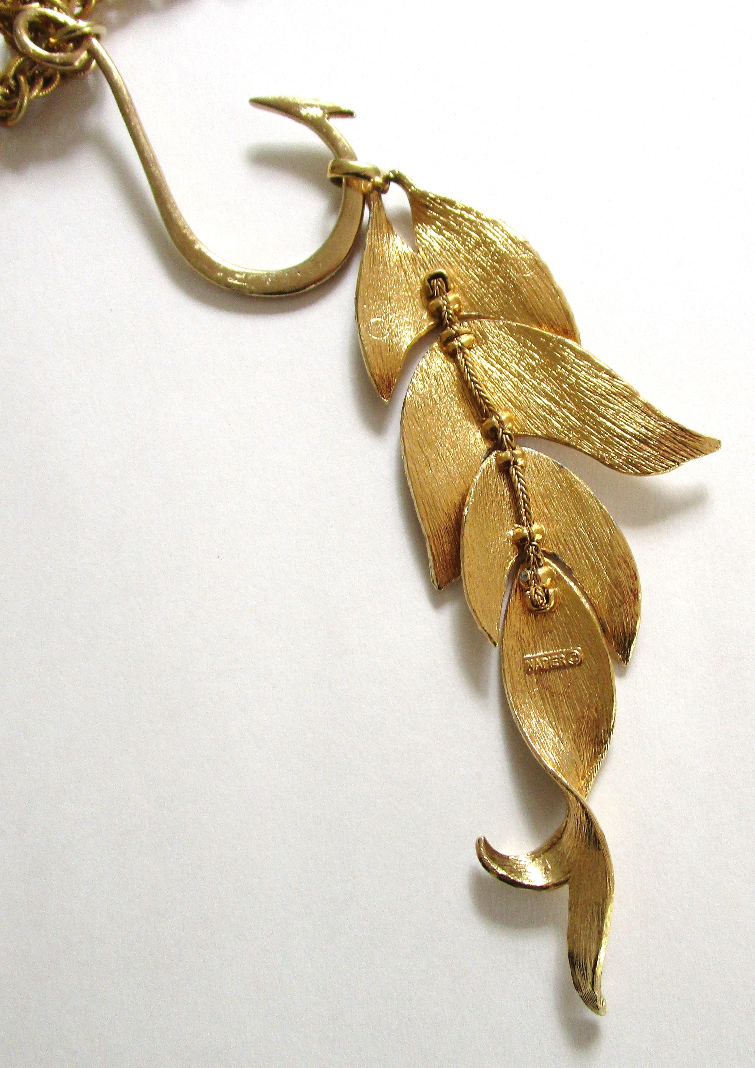 Vintage NAPIER Gold Tone Articulated Fish Pendant Runway Ready Necklace 1970s In Excellent Condition In Wallkill, NY