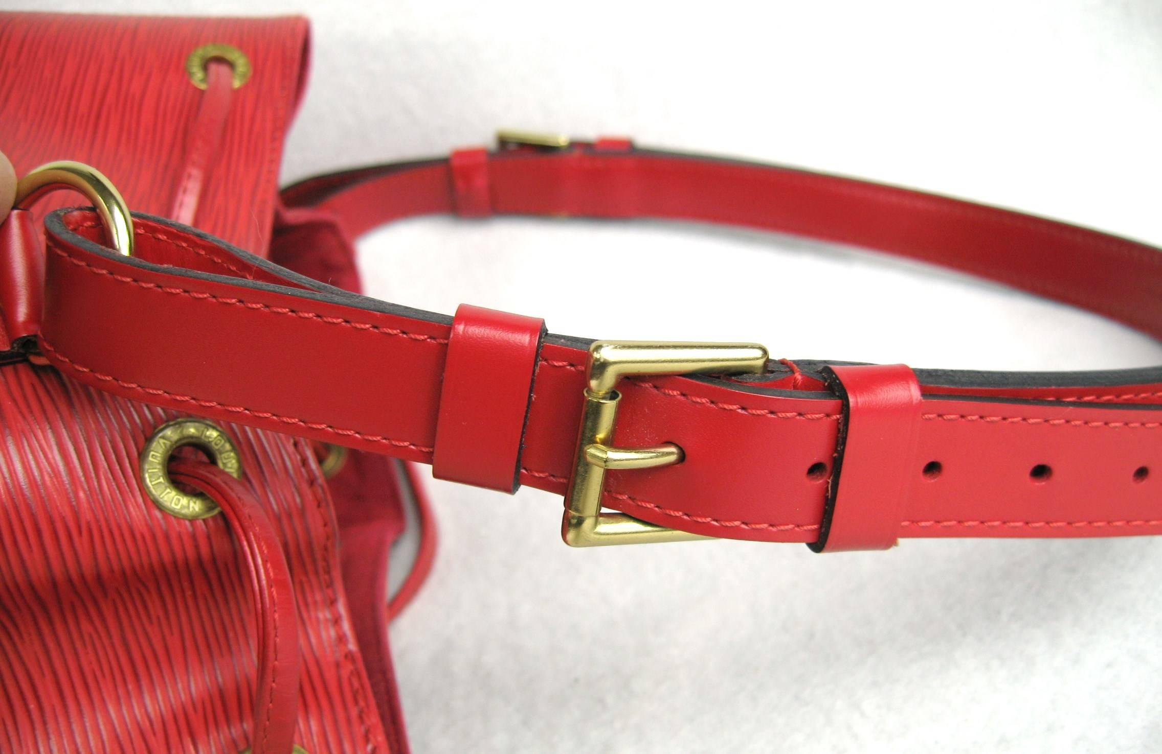 Louis Vuitton Epi Noe Red Leather Shoulder Drawstring Handbag  3