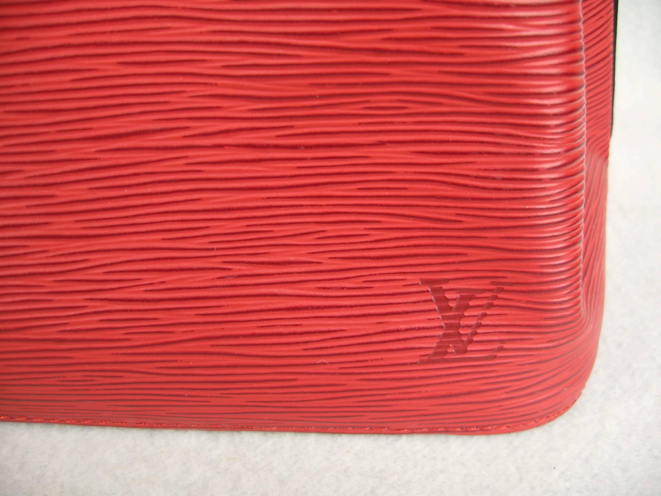 Louis Vuitton Epi Noe Red Leather Shoulder Drawstring Handbag  6