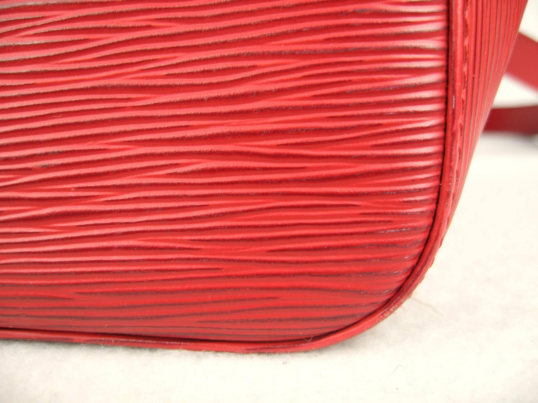 Louis Vuitton Epi Noe Red Leather Shoulder Drawstring Handbag  7