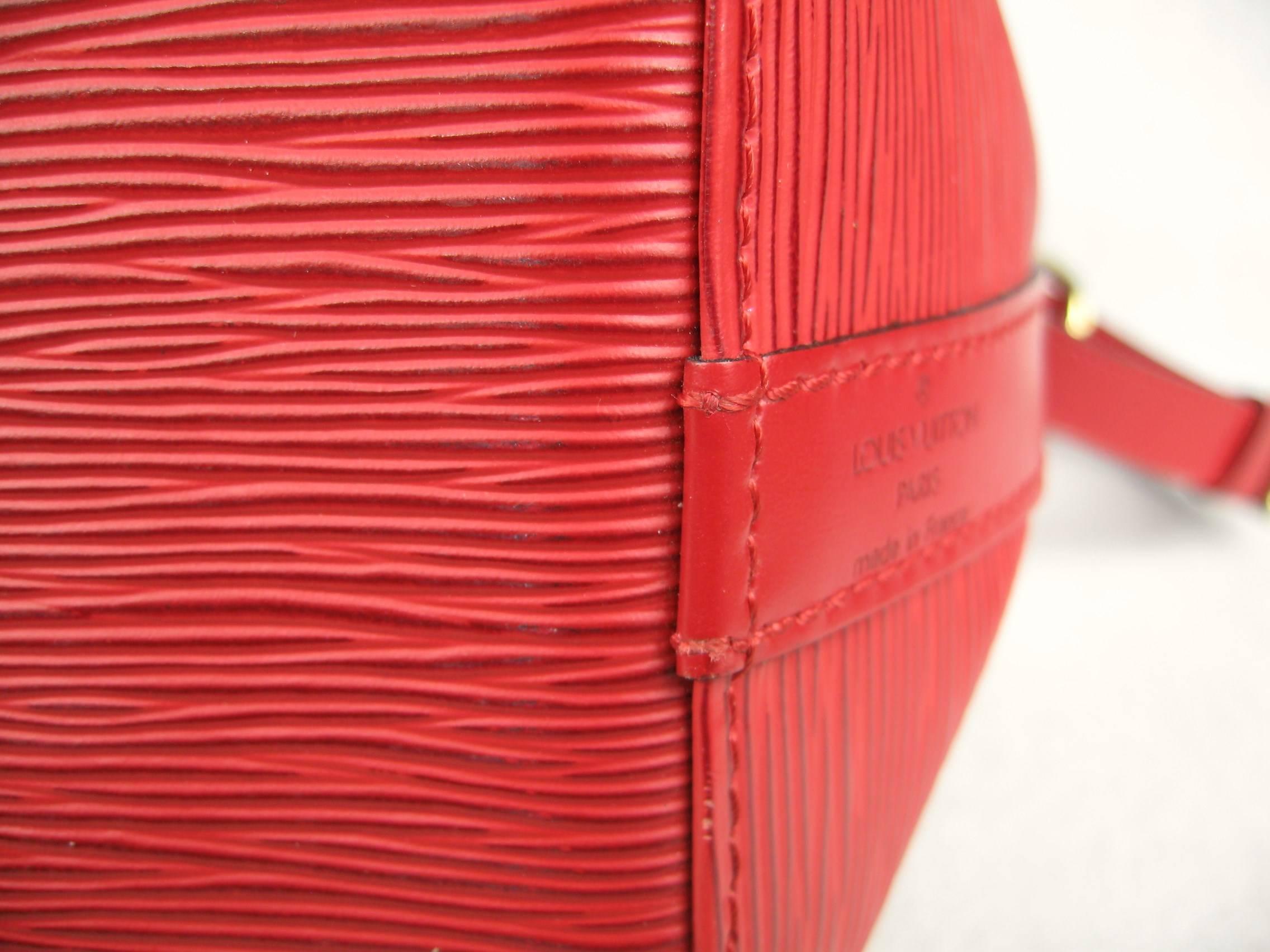 Louis Vuitton Epi Noe Red Leather Shoulder Drawstring Handbag  8