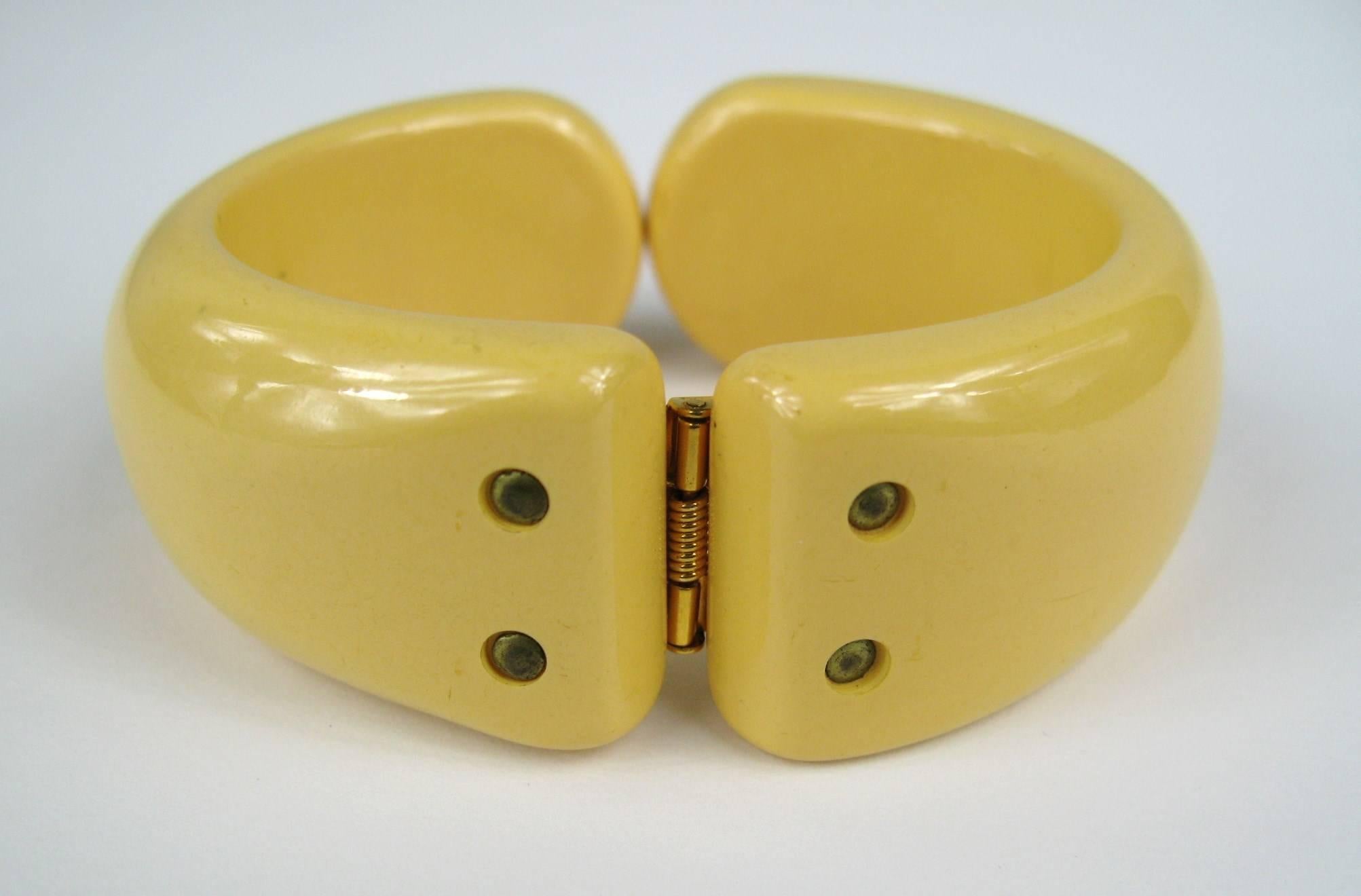 Nice wide Vintage Bakelite Clamper Bracelet. This is vintage 1930s Bakelite, not reproductions. Hinged at the back. Measuring 1 inch wide . Will fit a 7 inch wrist. Many more fabulous pieces of bakelite on our storefront. This is out of a massive