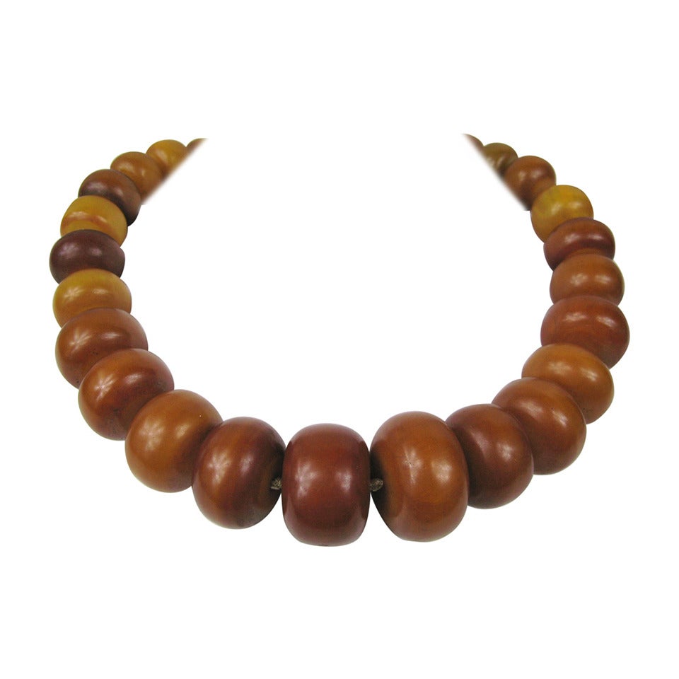 1930s graduated Amber Bakelite Beaded Necklace For Sale