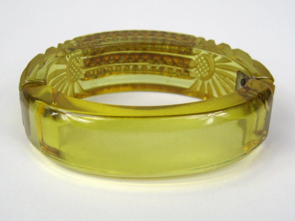 Apple Juice Bakelite Bangle bracelet Carved & inset with Rhinestones 1930s In Good Condition For Sale In Wallkill, NY