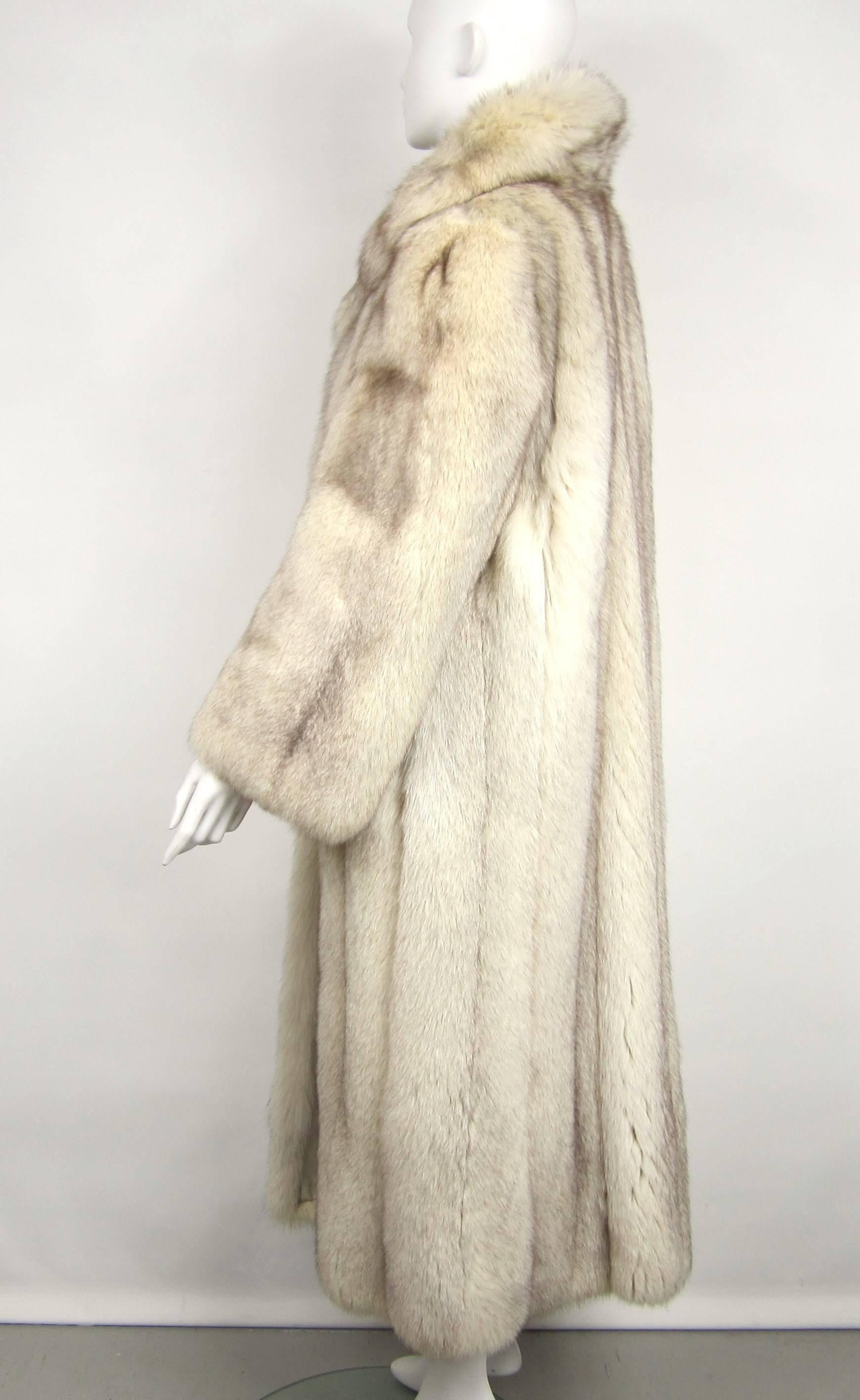 Stunning  Full Length Silver Fox Coat  In Excellent Condition In Wallkill, NY