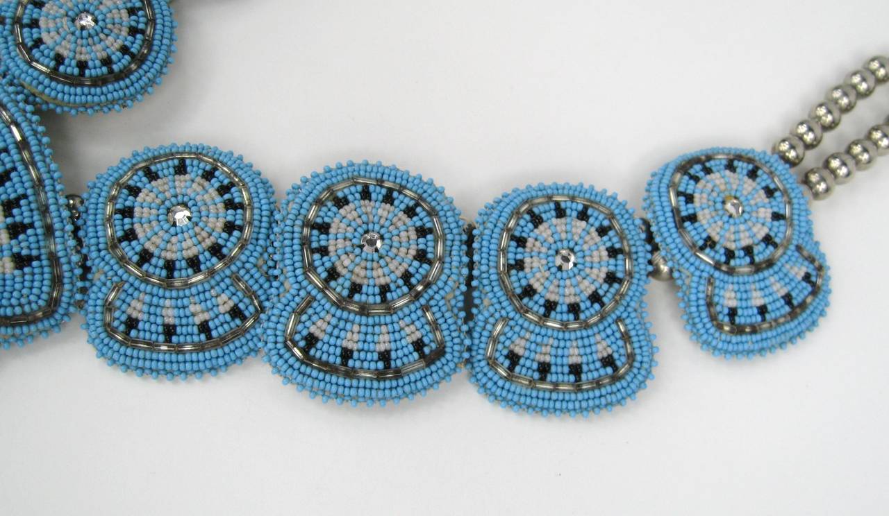 Perlen Türkis-Halskette aus Sterlingsilber mit Quastenblüte von Navajo  Damen im Angebot