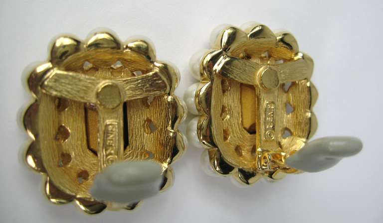 Ciner Pearl Earrings Gold Gilt swarovski New, Never worn 1980s In New Condition For Sale In Wallkill, NY