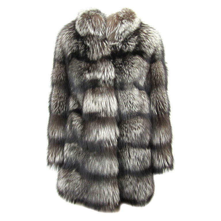 ESCADA RUSSIAN Silberfarbener Mantel aus Fuchs in Übergröße 