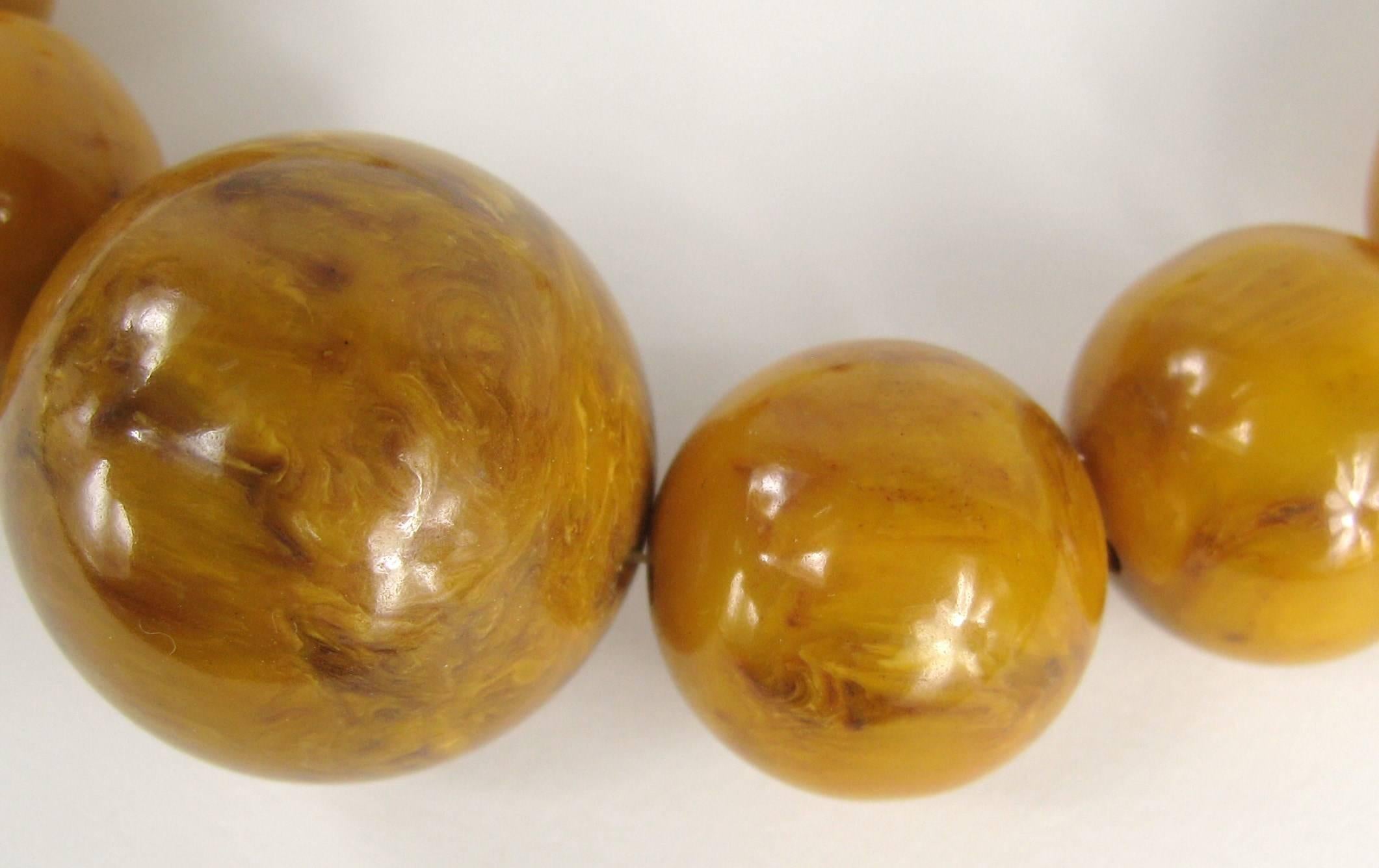 Vintage Amber Bakelite Catalin 1930s Necklace In Excellent Condition In Wallkill, NY