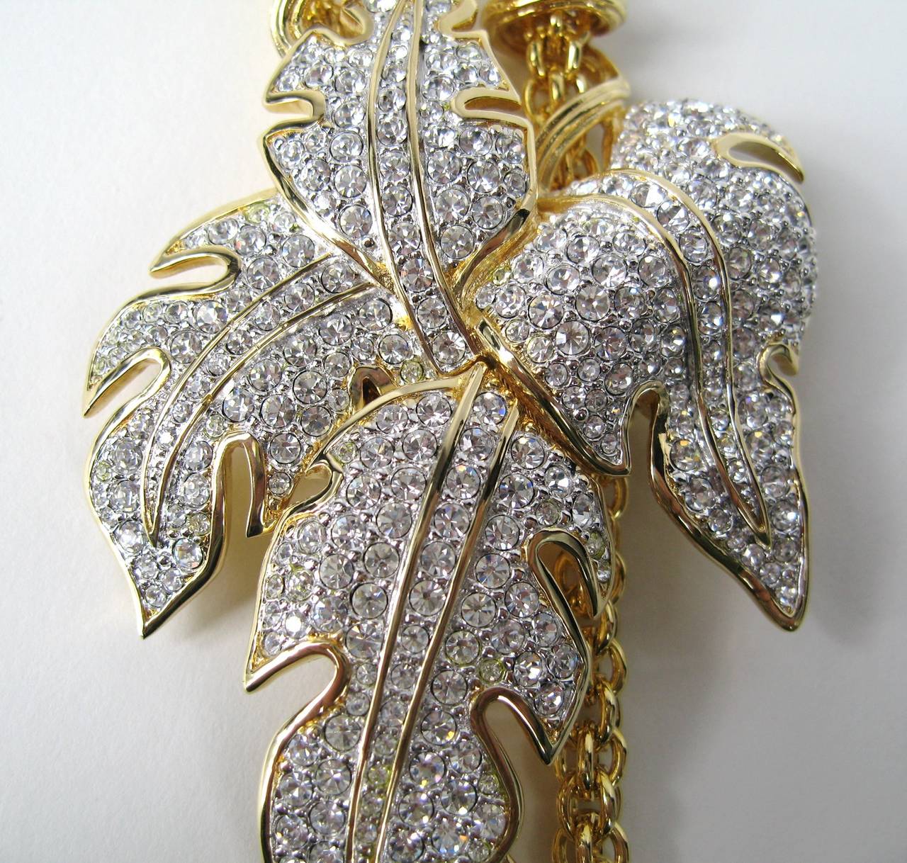 Lariat-Halskette mit massivem Swarovski-Kristallblatt, neu,  1990er Jahre getragen 1990er Jahre  im Zustand „Neu“ im Angebot in Wallkill, NY