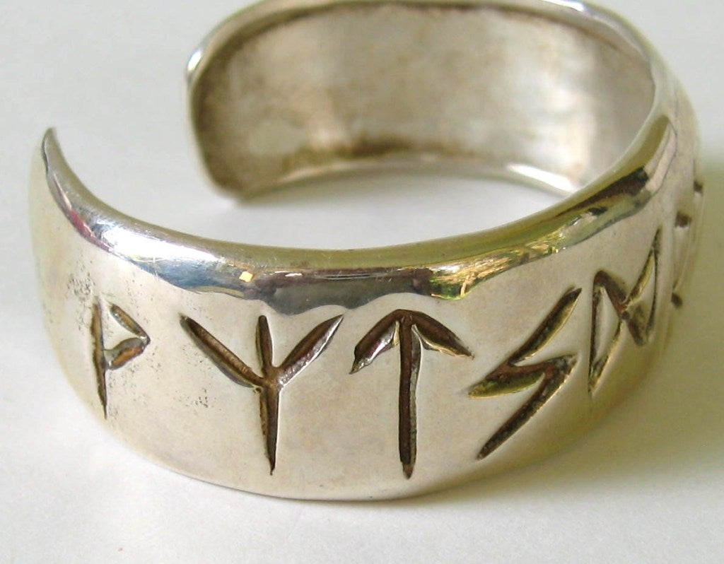 1990s Robert Lee Morris Sterling Silver RLM Hieroglyphics Cuff Bracelet New  In Excellent Condition For Sale In Wallkill, NY