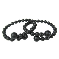 Paar frühe Whitby Jet Coiled Wrap passende Armbänder MCNY