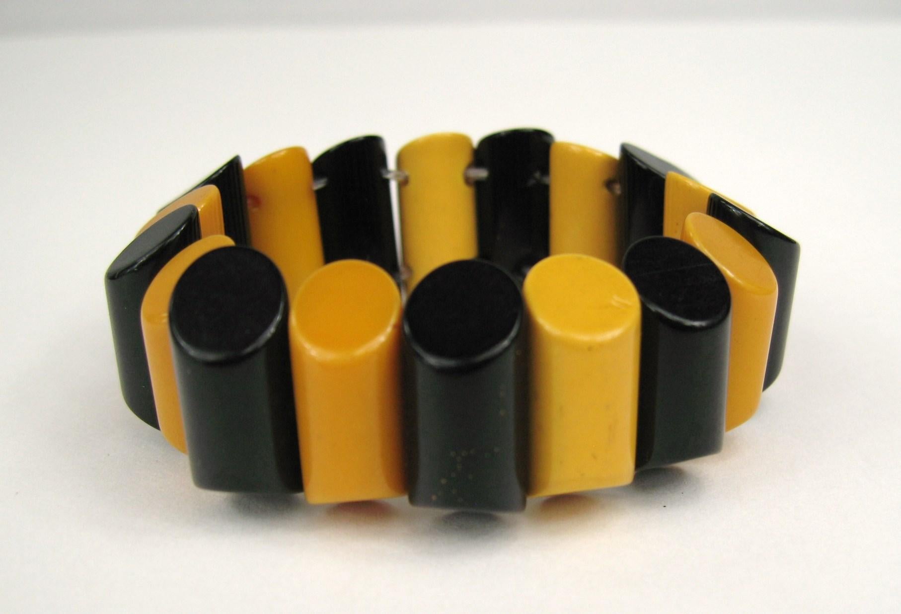 Bracelet Catalin extensible jaune et noir en bakélite, véritable bracelet vintage des années 1930  Excellent état - En vente à Wallkill, NY