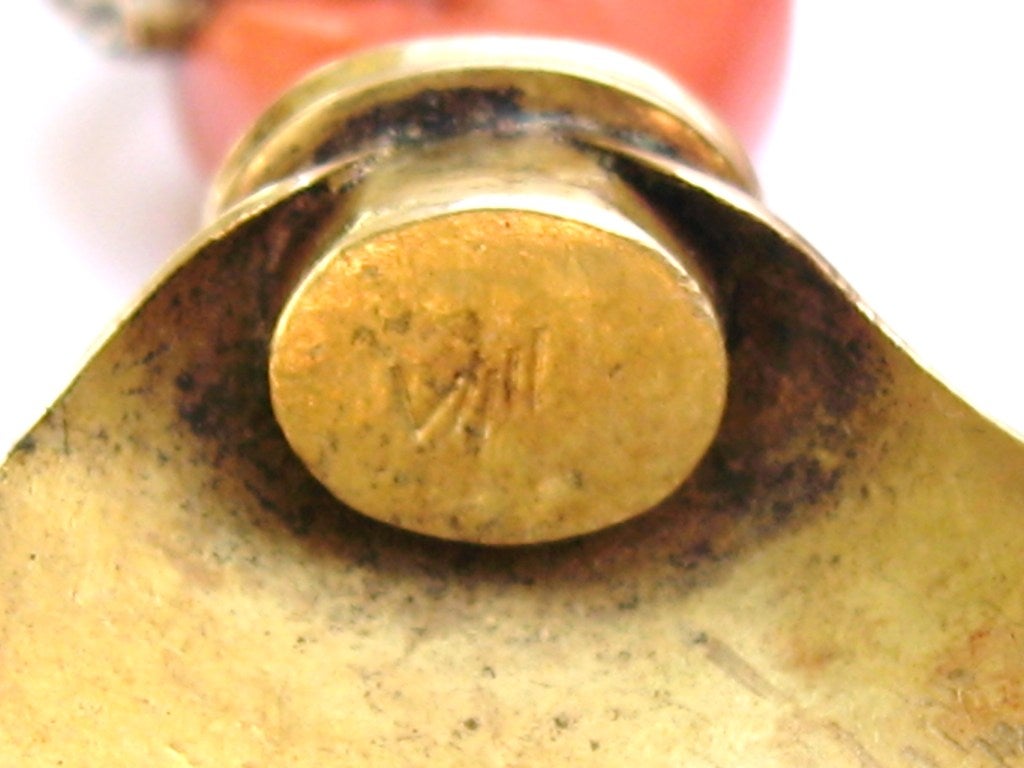 Victorian 14 Karat Estate Gold Coral Brooch Pin For Sale 1