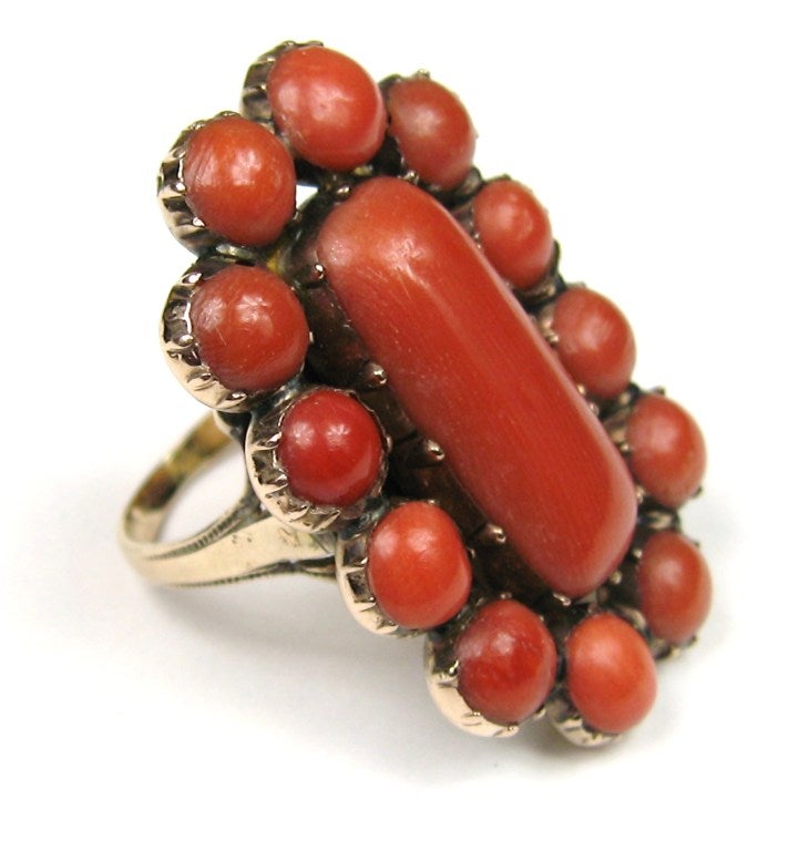 Antique Victorian 10K Gold Large Coral Ring In Good Condition For Sale In Wallkill, NY
