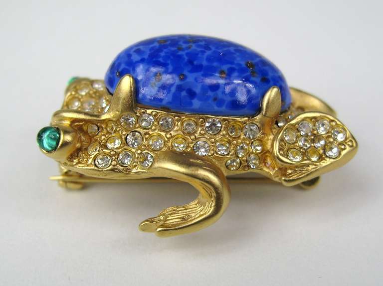 Kenneth Jay Lane  FROG Brooch Gold Gilt Lapis Blue Cabochon In New Condition In Wallkill, NY