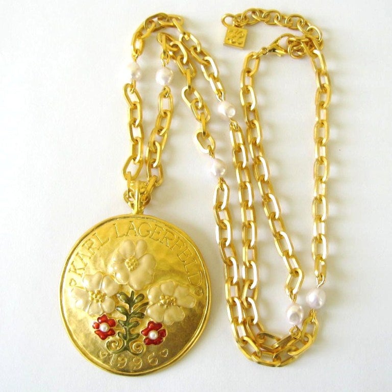 1990's Karl Lagerfeld Enamel Floral Disc Pendant Necklace New Never Worn  In New Condition For Sale In Wallkill, NY