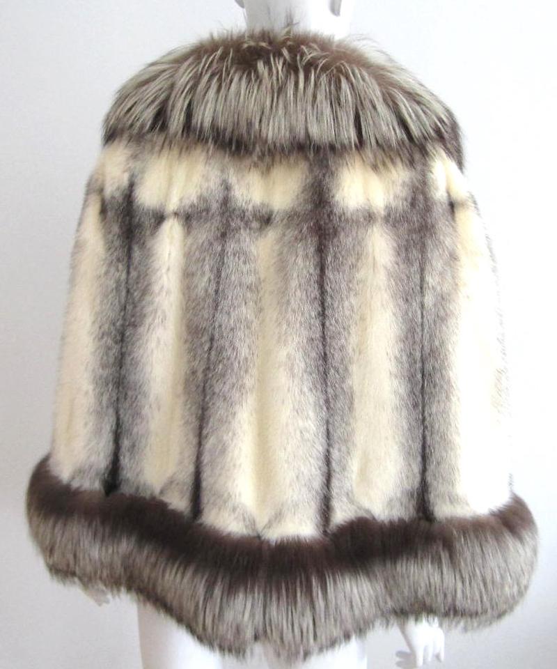 Stunning Cross Mink Fur & FOX Fur Cape Jacket  In Good Condition In Wallkill, NY