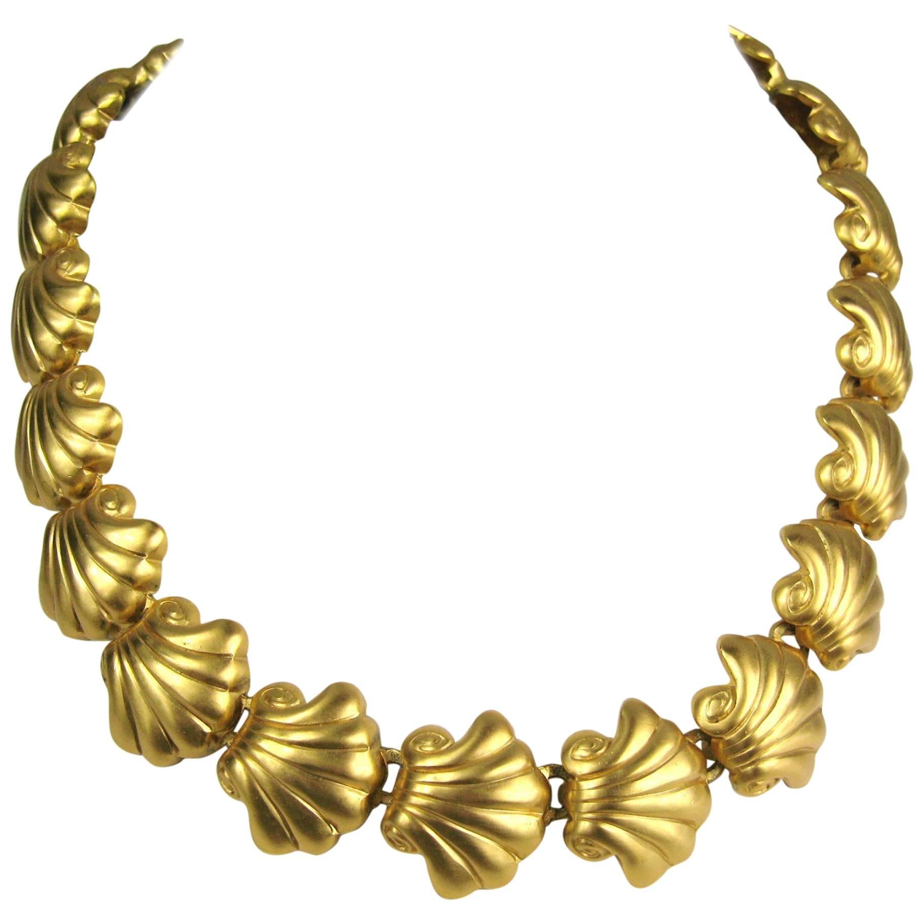  Anne Klein Muschel-Gold-Paneel-Halskette Neu, nie getragen 1990er Jahre  im Angebot