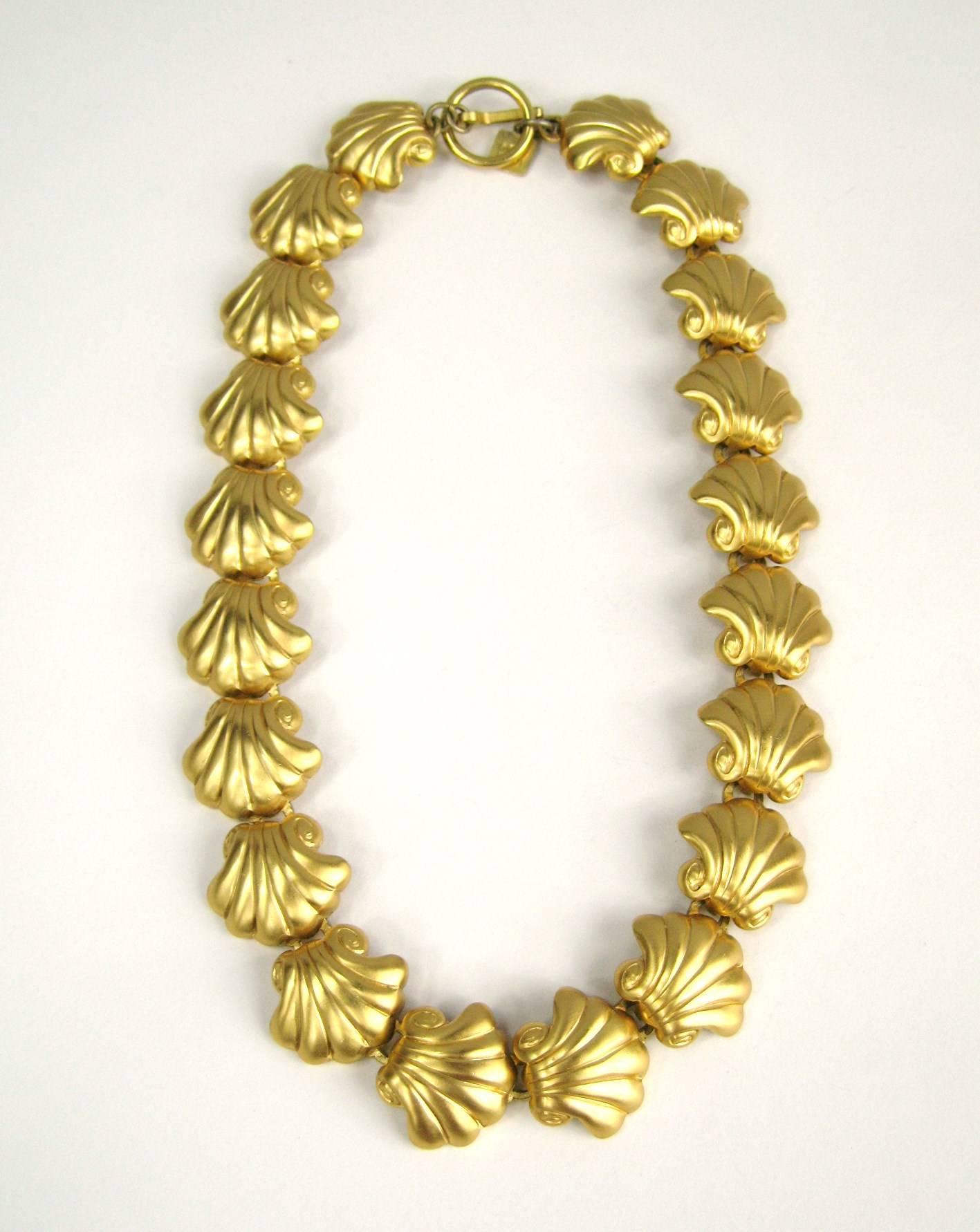 Eine andere Anne Klein Paneel-Halskette aus den 1990er Jahren. Messen 17,5 Zoll Ende zu Ende und die Shell-Platten messen .90 Zoll breit. Dies ist aus einer umfangreichen Sammlung von Hopi, Zuni, Navajo, Southwestern, Sterling Silber, (Modeschmuck,