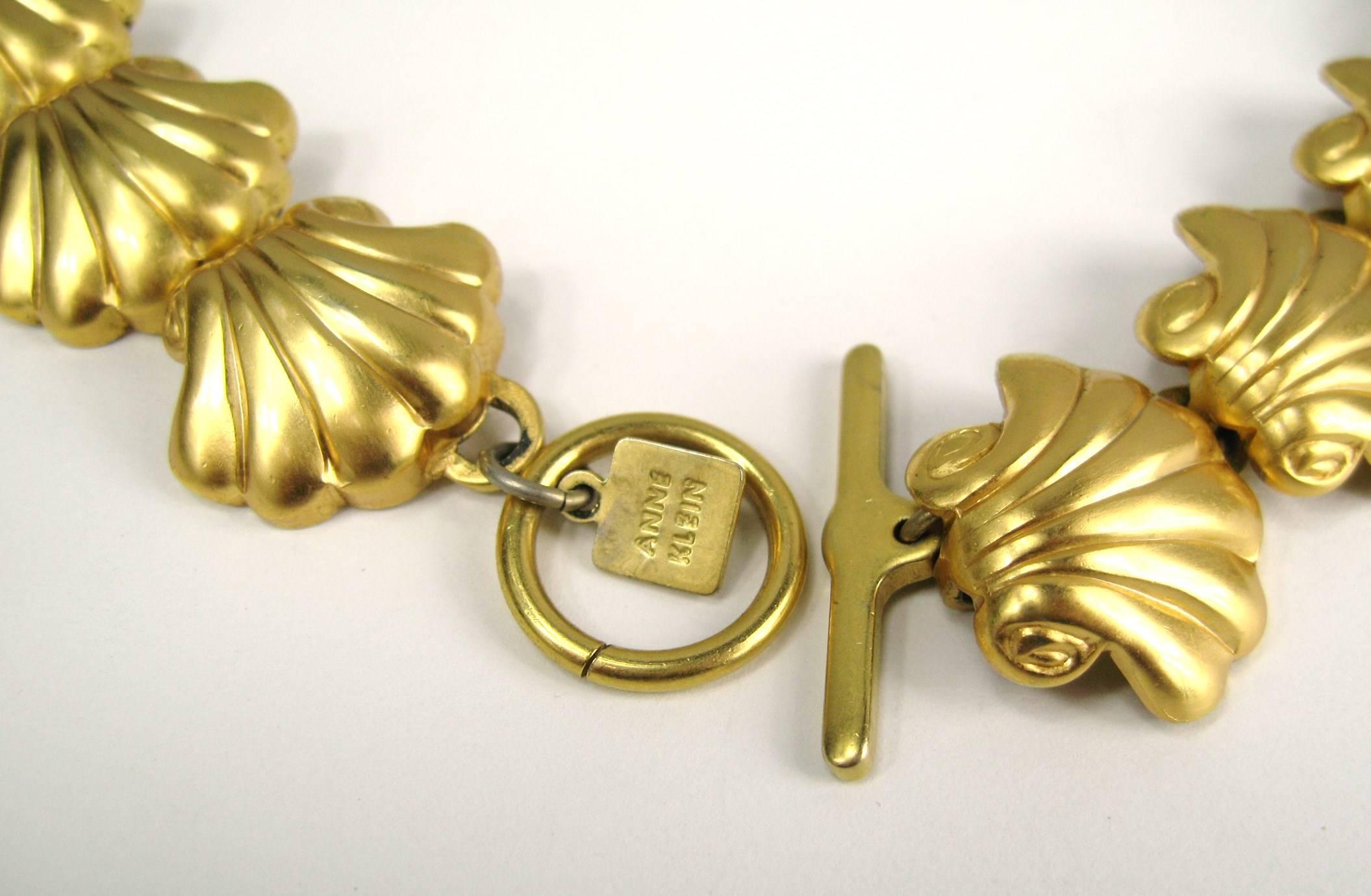  Anne Klein Muschel-Gold-Paneel-Halskette Neu, nie getragen 1990er Jahre  für Damen oder Herren im Angebot