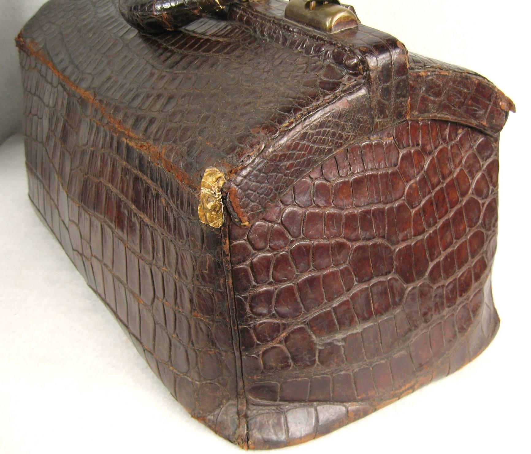 1880's LARGE Alligator Doctor's Bag In Good Condition In Wallkill, NY