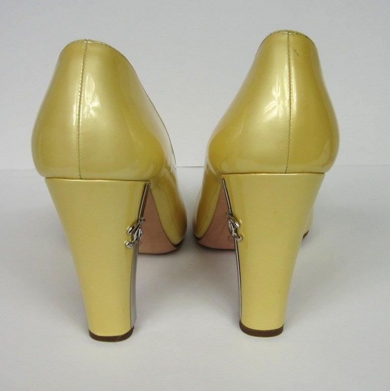 Chanel Patent Leather Open Toe Shoe with CC logo In Good Condition For Sale In Wallkill, NY