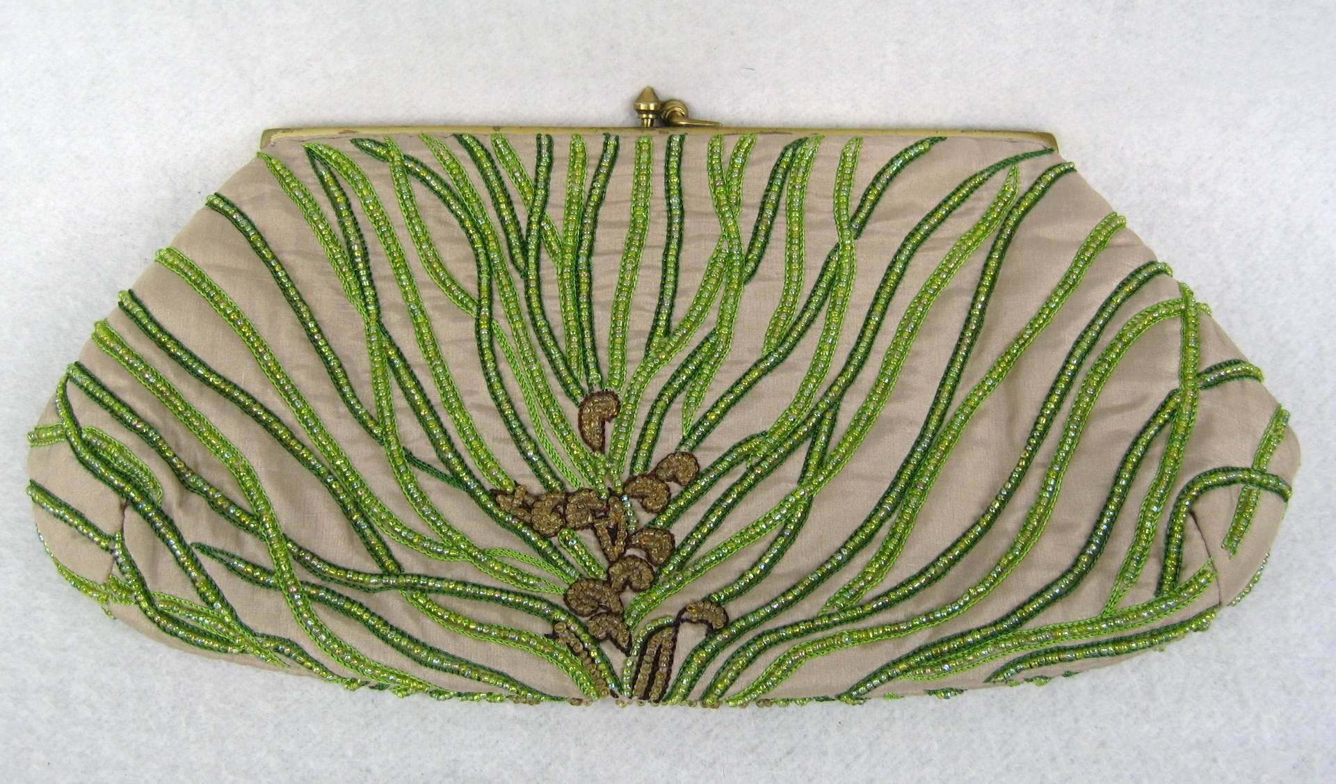 Grün Perlen Art Deco inspirierte Eule Seide Handtasche Clutch  im Zustand „Neu“ im Angebot in Wallkill, NY