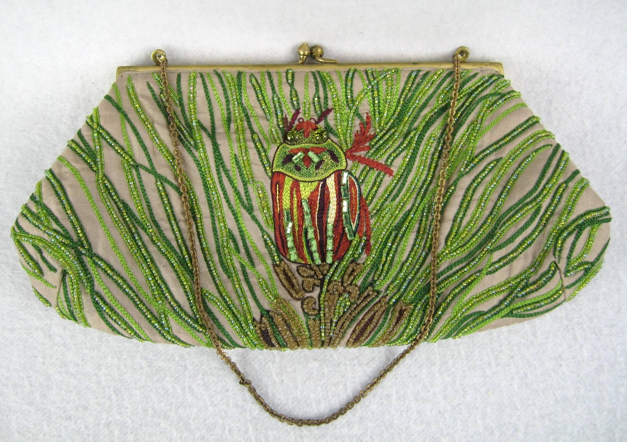 Grün Perlen Art Deco inspirierte Eule Seide Handtasche Clutch  Damen im Angebot