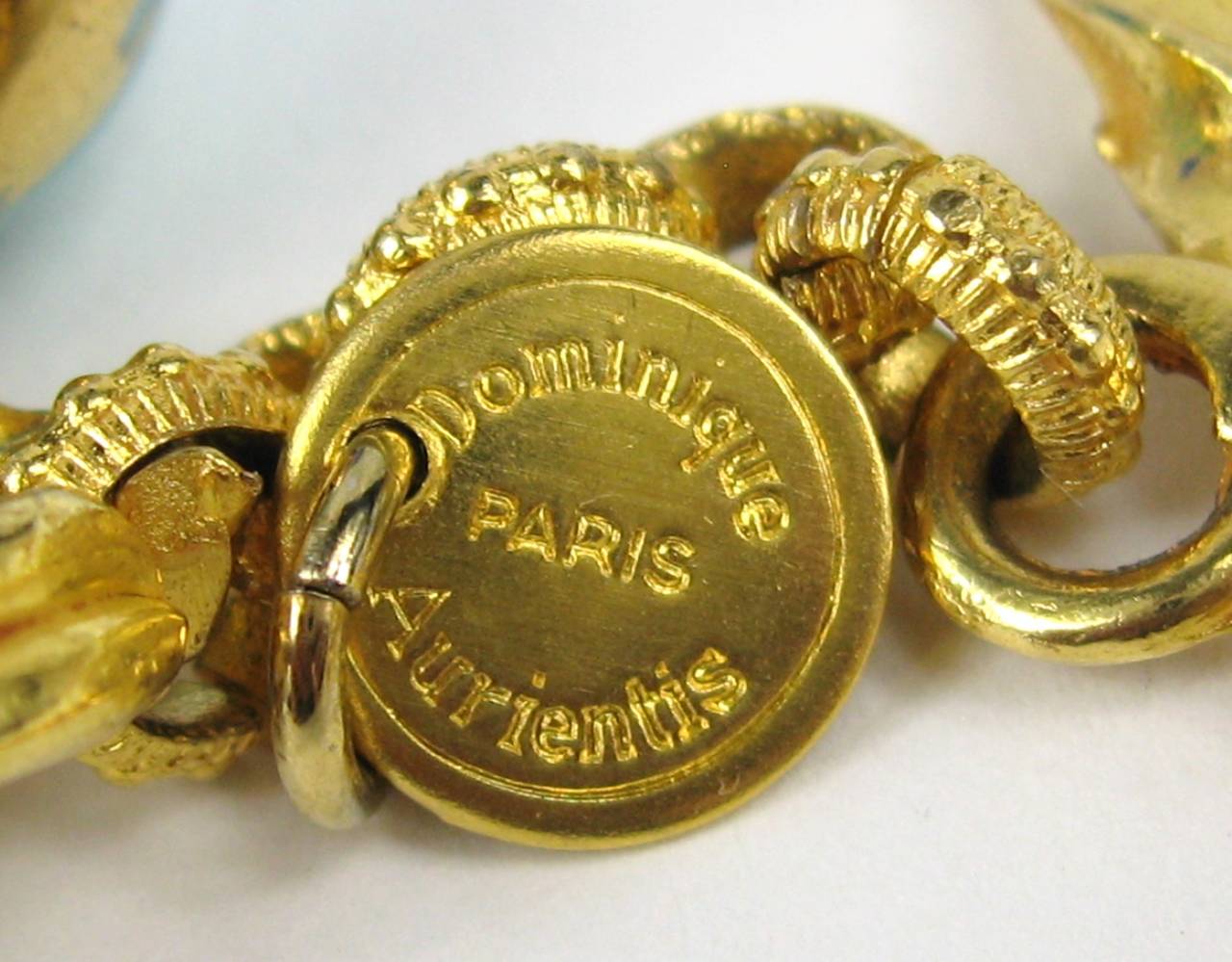 Dominique Aurientis Französisches handbemaltes Perlenarmband 1980er Jahre im Angebot 1