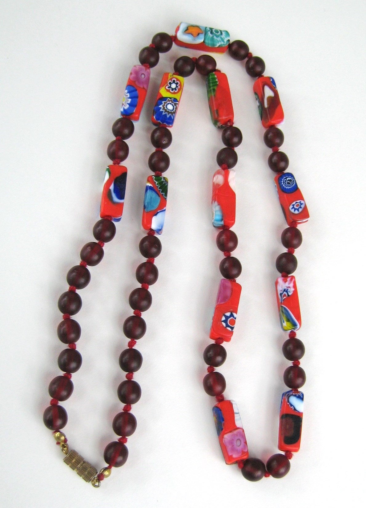 Collana vintage di perline rosse Millefiori veneziane in vendita 1