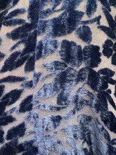 Abendkleid aus mitternachtsblauem Samt mit Devoré-Muster und Lamé aus den 1930er Jahren