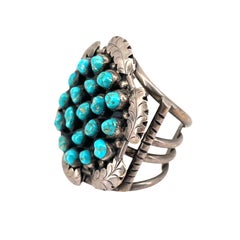 Pulsera tipo brazalete navajo de los años 60, de plata de ley, con hojas talladas y pepitas de turquesa