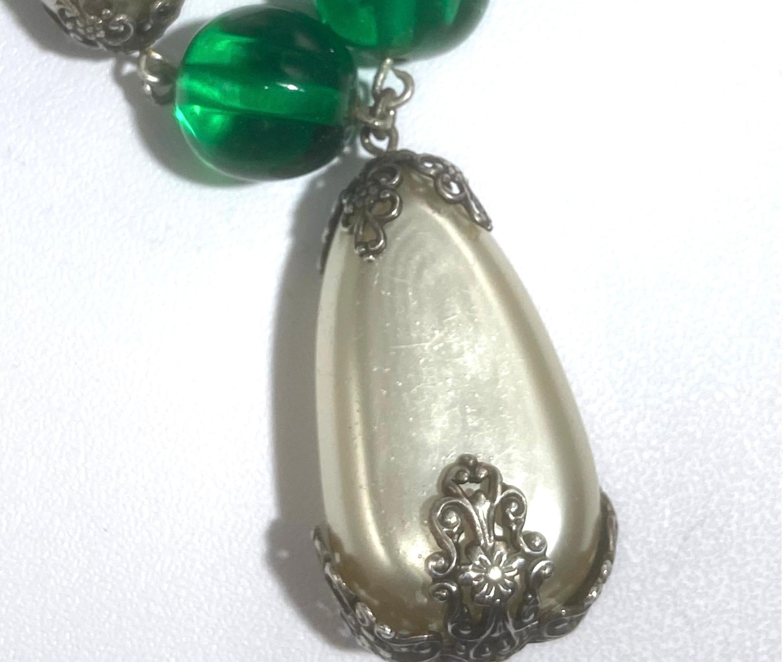 Collana Chanel con perle Gripoix e perline verdi in vendita 3