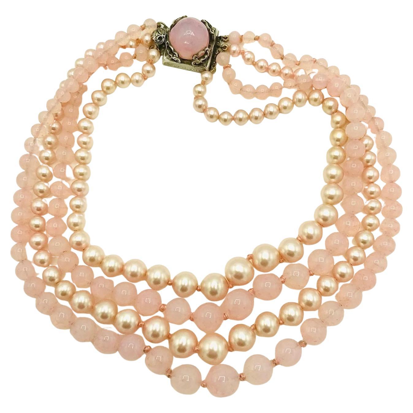 Louis Rousselet, français, collier de perles de verre et de quartz rose