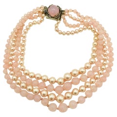Louis Rousselet, français, collier de perles de verre et de quartz rose